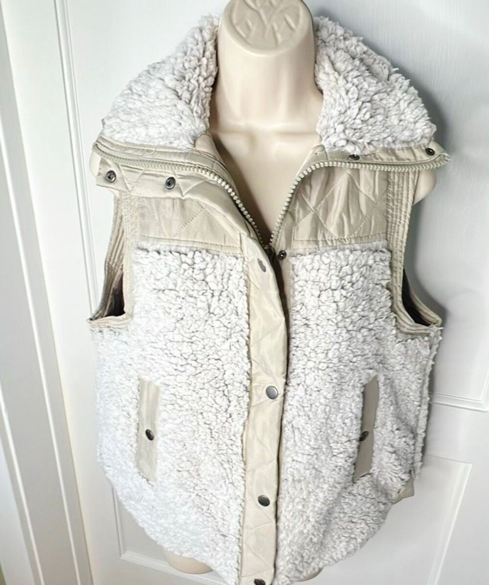 Blank NYC Teddy Sleeve Jacket Vest in Angel Eyes Size Small NWT